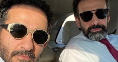 أحمد حلمى يطلب تعليقا على صورة مع كريم عبد العزيز.. ومنى زكى: أفضل 2 من أصدقائى