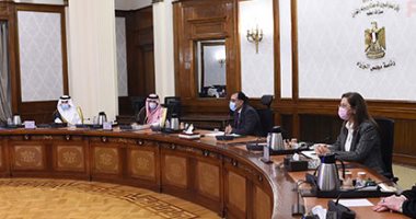 رئيس الوزراء لوزير الصناعة السعودى: نواجه أى إجراءات تعطل الاستثمار.. صور