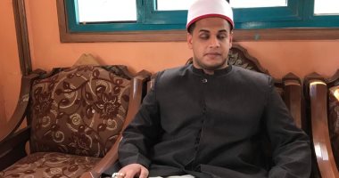 شاب كفيف يحاكى الكبار فى تلاوة القرآن مصطفى إسماعيل ومحمد رفعت.. لايف وصور