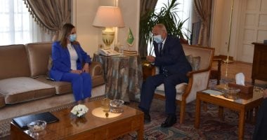 أبو الغيط يستقبل وزيرة إعلام لبنان ويحذر من مخاطر استمرار الانسداد السياسى