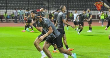 أحمد ياسر ريان يظهر بـ"قناع طبي" في احماء سيراميكا استعدادا للمصري