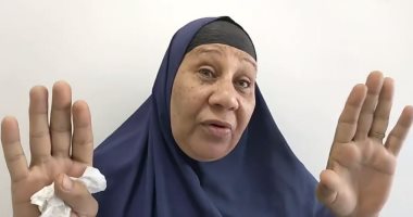 الحاجة أم ياسر 40 سنة خبرة فى علاج لدغات العقارب والثعابين بالأقصر بالقسم الرفاعى والسكر والبصل.. تؤكد: ورثت القسم عن والدتى وأعالج الحالات بالمجان صدقة على روحها.. ومفيش مصاب يدخل بيت إلا ويخرج بيضحك ومرتاح
