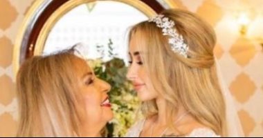 هنا الزاهد تطمئن متابعيها على الحالة الصحية لوالدتها