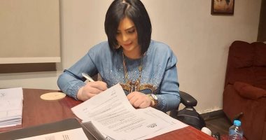 حورية فرغلى توقع عقد المشاركة فى مسلسل "أيام وبنعيشها"
