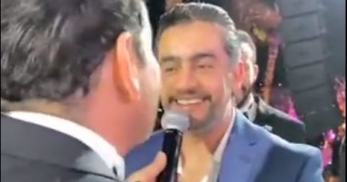 هانى سلامة يغنى مع مصطفى قمر "أصحاب ولا بيزنس" من فرح ابنه إياد.. فيديو