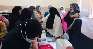 270 سيدة تتلقى لقاح كورونا بمركز شباب شنو بكفر الشيخ .. صور