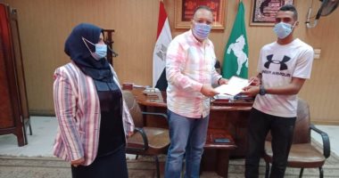 محافظ الشرقية يمنح أول معيد بـ"تربية رياضية" من أبناء المدينة المنورة وحدة سكنية