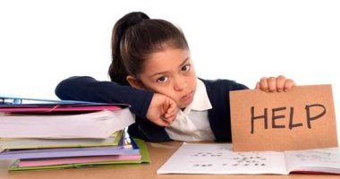 استعدى للدراسة.. 5 طرق تخلى طفلك يعمل الواجبات المدرسية بنفسه "اعترفى بنجاحه"