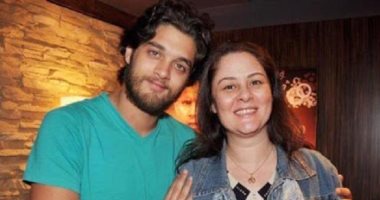 شاهد الممثل الشاب عمر خورشيد مع والدته الفنانة علا رامى × 10 صور