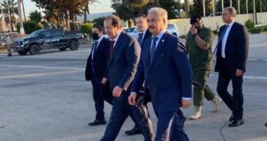 بتوجيهات من الرئيس السيسى.. رئيس المخابرات العامة يلتقى المشير حفتر في بنغازى