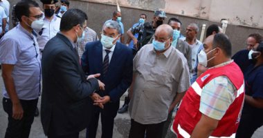 محافظ المنيا يطمئن على مصابى حادث تصادم ميكروباص و3 سيارات بالطريق الدائرى