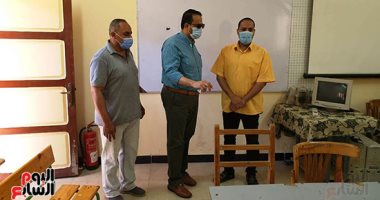 تجهيز مقار لجان الدبلومات الفنية والثانوية العامة بإدارة كفر الزيات.. صور