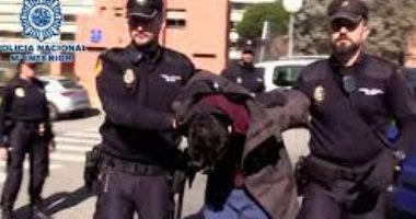 الحكم على إسبانى بالسجن 15 عاما لقتله والدته ومشاركة كلبه فى أكل جثتها 