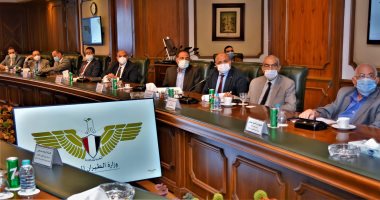 وزير الطيران يبحث مع رؤساء وممثلى الشركات الخاصة مستجدات صناعة الطيران