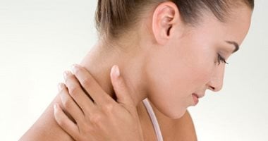 وصفات طبيعية لتفتيح الرقبة فى الصيف.. جل الصبار ودقيق الحمص حلول سحرية