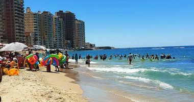 شواطئ الإسكندرية كاملة العدد.. المحافظة تستقبل رحلات اليوم الواحد.. الشواطئ العامة بـ 5 جنيهات والسياحية بـ25 جنيها للفرد.. السياحة والمصايف: عقوبات على مخالفى الأسعار وتطبق إجراءات كورونا على المصيفين