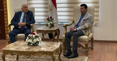 وزير الرياضة يستقبل نظيره الفلسطينى بمطار القاهرة 