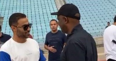 الفنان أحمد فهمي يؤازر الأهلي في مرانه الأخير بتونس قبل مواجهة الترجي
