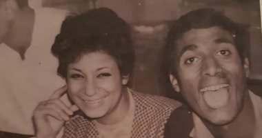 صور نادرة من حياة أحمد زكى فى صباه ومع أخته وأثناء دراسته بصحبة سناء يونس 