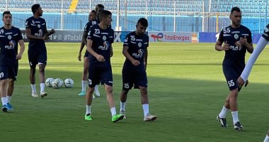 الرجاء المغربى يختتم تدريباته على ملعب الدفاع الجوى قبل مواجهة بيراميدز.. صور