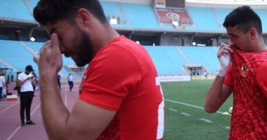 نزول لاعبي الأهلي والترجي لإجراء عمليات الإحماء