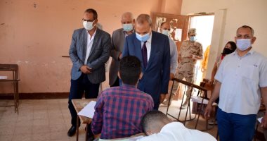 محافظ القليوبية يتفقد لجان امتحانات الدبلومات الفنية بالمدارس.. فيديو وصور