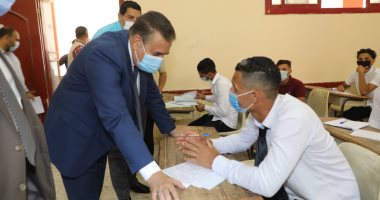محافظ المنوفية يتفقد لجان امتحانات الدبلومات الفنية ويشدد على إجراءات الوقاية.. صور