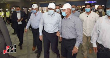 رئيس الوزراء يتفقد مشروع القطار الكهربائى الخفيف ‏LRT"‎ السلام - العاصمة الإدارية الجديدة - العاشر ‏من رمضان".. ويؤكد: اهتمام من الرئيس السيسى بمنظومة النقل الجماعى.. ووزير النقل: الافتتاح الرسمى أكتوبر المقبل