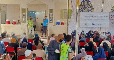 توقيع الكشف على 520 مواطنا من مرضى العيون للأسر الأولى بالرعاية فى البحيرة