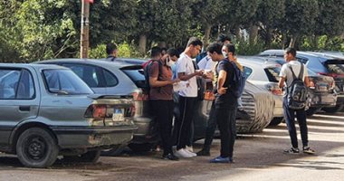 توافد طلاب الثانوية الأزهرية على اللجان فى ثانى أيام الامتحانات.. صور