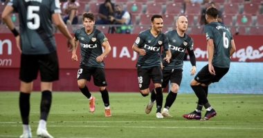 رايو فاليكانو ثالث الصاعدين إلى الدوري الإسباني بثنائية فى جيرونا