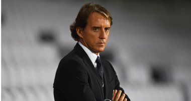 مدرب منتخب إيطاليا يستعرض مهاراته الكروية فى مباراة ويلز.. فيديو