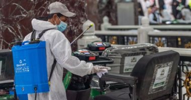 رئاسة الحرمين تكلف 750 موظفا لتنفيذ عمليات التعقيم بالمسجد الحرام.. صور