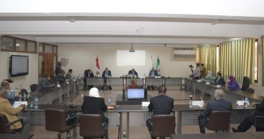 رئيس جامعة القاهرة يرأس مجلس كلية التخطيط  العمرانى ويفتتح أحدث التجديدات