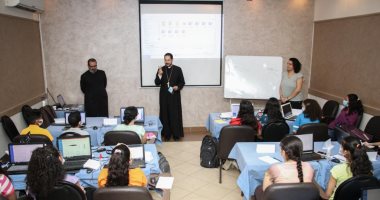 الكنيسة الكاثوليكية تنظم دورة "شباب الميديا" لتعليم مهارات الحاسب الآلى.. صور