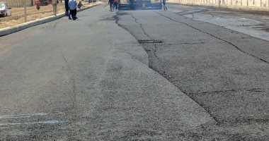 محافظ بورسعيد يعلن تواصل تطوير الطرق المحيطة بالمصانع