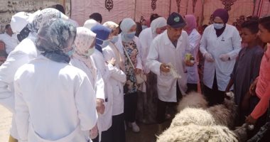 جامعة سوهاج تطلق قافلتها الأسبوعية المجانية لقرية نزة الحاجر بجهينة.. صور