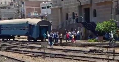 تفاصيل تصادم جرار بقطار بمحطة مصر بالإسكندرية ونقل 37 مصابا للمستشفيات.. لايف