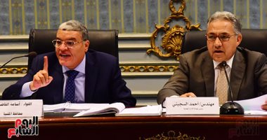 محافظ المنيا للنواب: توجيهات من الدولة بإزالة أى عقبات تتعلق بمشروعات حياة كريمة