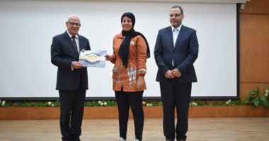 خلال حفل تكريم شباب المستثمرين.. محافظ بورسعيد يدعو الشباب للاستفادة من "مشروعك"