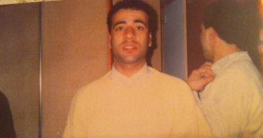 شعر ومن غير شنب.. محمد سعد يفاجئ جمهوره بصورة من شبابه وبداية مشواره الفنى