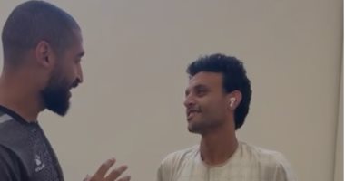 رجب بكار يفاجئ نجوم سيراميكا بالجلباب البلدى.. واللاعبون: اتفضل يا عمدة "فيديو"