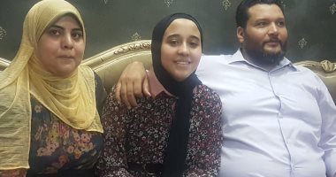 "حبيبة" الأولى على الإعدادية بالفيوم: أسرتى صاحبة الفضل فى تفوقى.. صور