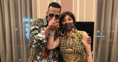 محمد رمضان يقبل يد نبيلة عبيد ويؤكد: أجمل صدفة مع نجمتى المفضلة 