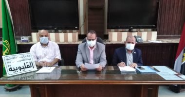 مدير تعليم القليوبية يجتمع بمسئولى التجريبات استعدادا لامتحانات الثانوية.. صور