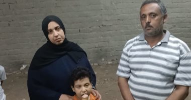 تفاصيل خطف طفل بالدقهلية وتحريره بالمنوفية.. والده: المتهم كان يبحث معنا لمدة 9 أيام ويبكى ويقوللى "حاسس بيك".. وأم المجنى عليه: لم نتوقع لحظة أن جارنا هو الخاطف.. والطفل يروى تفاصيل ساعات الرعب.. فيديو وصور