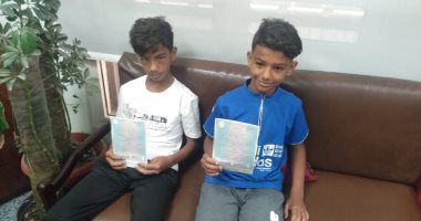 عادا للحياة باستجابة رئاسية.. أول ظهور للتوأم مجهولى النسب بعد توجيه الرئيس السيسى باستخراج شهادات ميلاد لهما.. محمد ومحمود طفلان توفيت والدتهما بالسرطان فهرب الأب من المسئولية.. والشقيق الأكبر: عادت هوية أخوتى