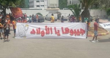جماهير الترجي تدعم اللاعبين قبل السفر إلي القاهرة لمواجهة الأهلي.. صور 