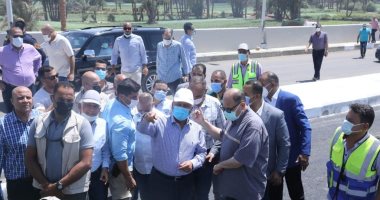 وزير النقل: القيادة السياسية وجهت بتنفيذ 14 محورا لربط شرق وغرب النيل بالصعيد