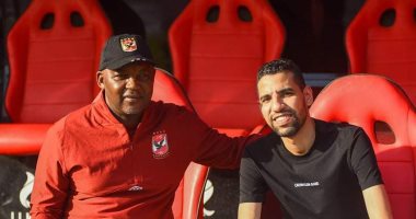 عبد الحفيظ يقبل رأس مؤمن زكريا فى "التتش" وموسيمانى يداعب الحراق.. فيديو